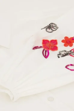 Witte Blouse Met Roze Kralen Bloemen