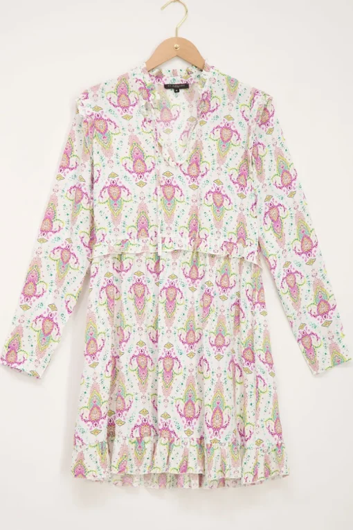 Witte Jurk Met Gekleurde Boho Print En Ruffles