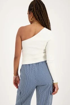 Witte One-shoulder Top