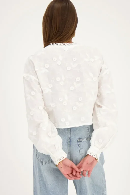 Witte Strikjes Top Met Embroidery En Crochet