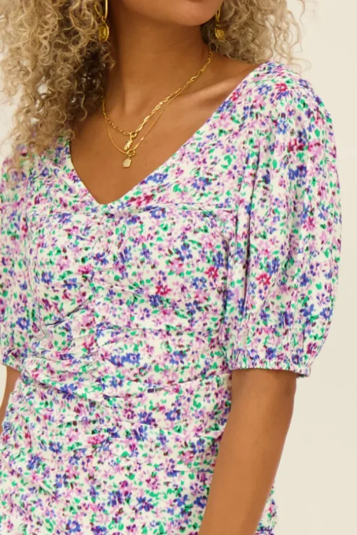 Witte Top Met Blauwe Bloemenprint & Plooien