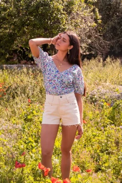 Witte Top Met Blauwe Bloemenprint & Plooien