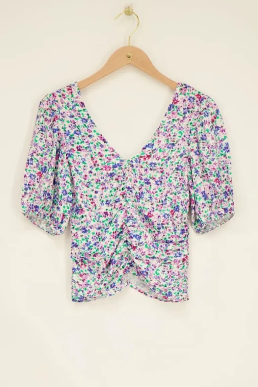 Witte Top Met Blauwe Bloemenprint & Plooien
