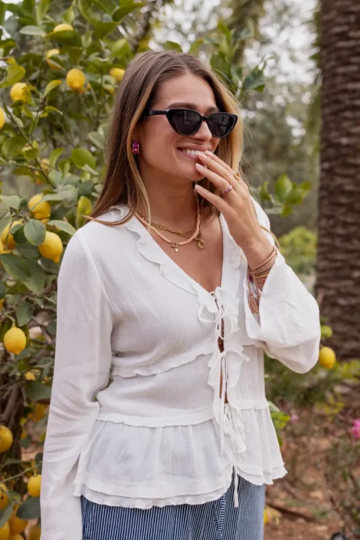 Witte Top Met Koordjes En Flared Mouwen