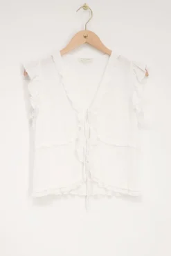 Witte Top Met Ruffles En Koordjes