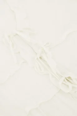 Witte Top Met Ruffles En Koordjes