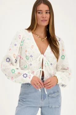 Witte Top Met Strikjes En Multikleur Embroidery
