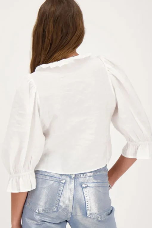Witte Top Met Strikjes En Ruffle Kraag