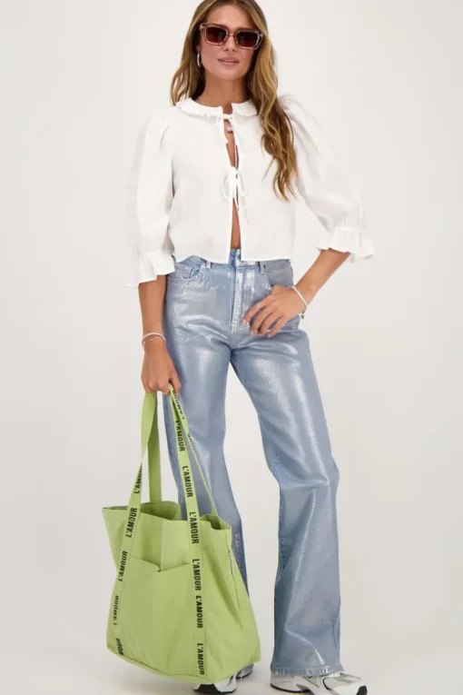 Witte Top Met Strikjes En Ruffle Kraag