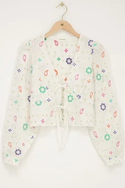 Witte Top Met Strikjes En Multikleur Embroidery