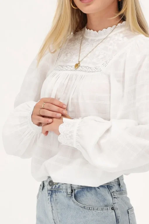Witte Top Met Tapes En Embroidery