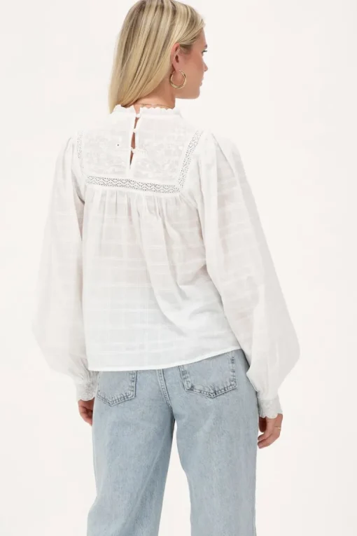 Witte Top Met Tapes En Embroidery