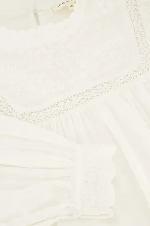 Witte Top Met Tapes En Embroidery