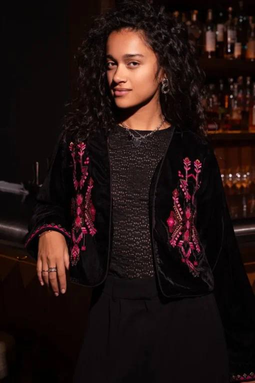 Zwart Velvet Jasje Met Roze Embroidery