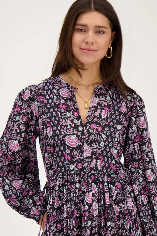 Zwarte Jurk Met Lila En Roze Bloemenprint