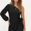 Zwarte Satijnen One-shoulder Jurk Met Overslag