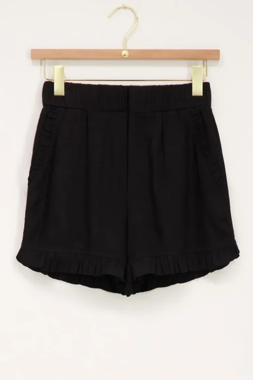 Zwarte Short Met Linnen & Ruffles