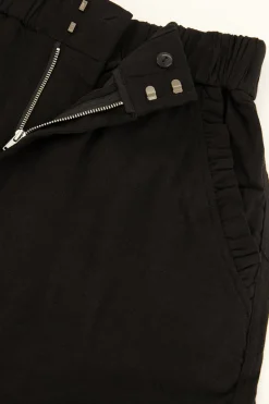 Zwarte Short Met Linnen & Ruffles