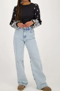 Zwarte Top Met Gestrikte Achterkant En Embroidery