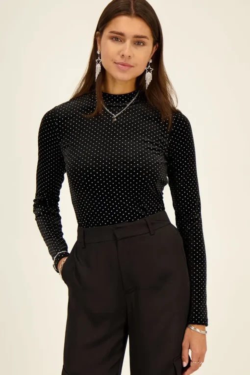 Zwarte Top Met Studs En Opstaande Kraag