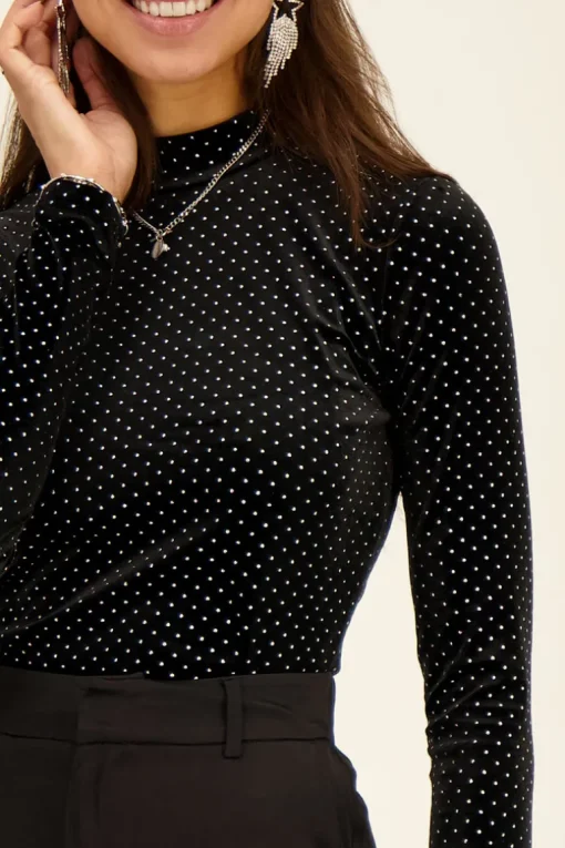 Zwarte Top Met Studs En Opstaande Kraag