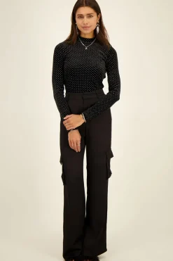 Zwarte Top Met Studs En Opstaande Kraag