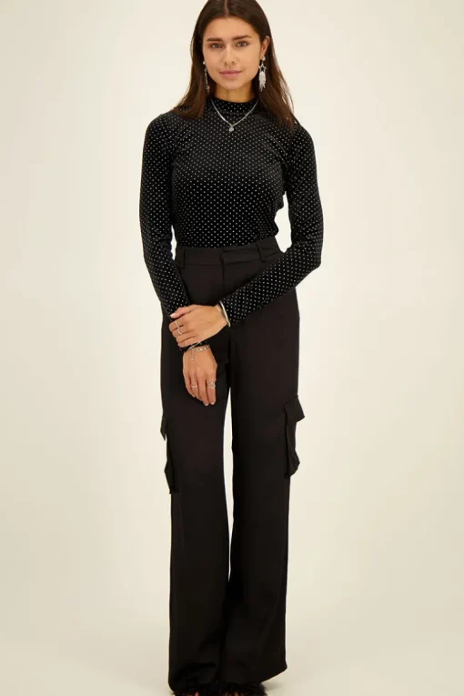 Zwarte Top Met Studs En Opstaande Kraag
