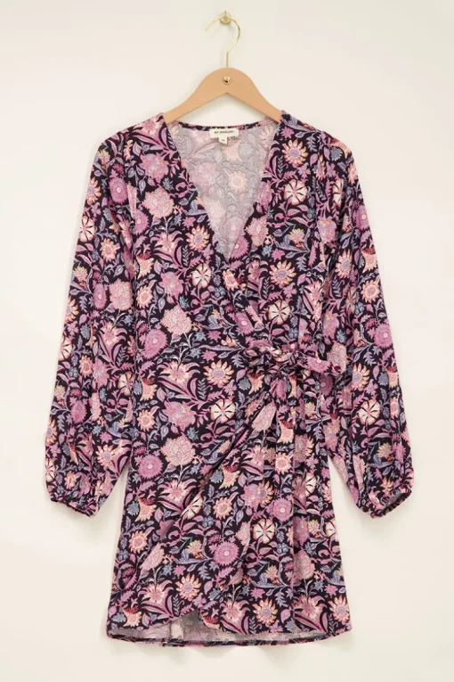 Zwarte Wikkeljurk Met Lila En Roze Bloemen