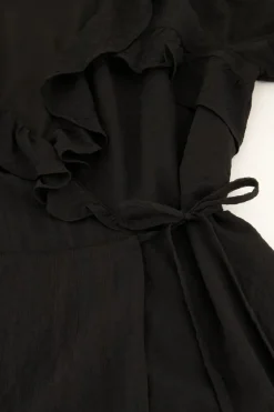 Zwarte Wikkeljurk Met Ruffles