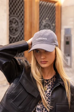 Donkergrijze Pet "Oui Mais Non"