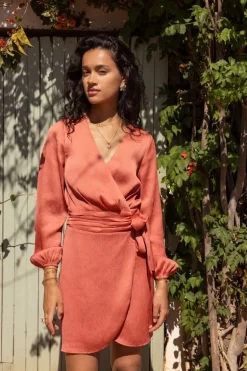 Oranje Wikkeljurk Met Gedrapeerde Tailleband