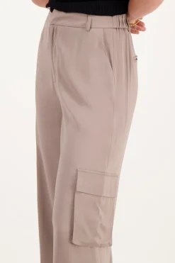 Taupe Cargo Wide Leg Met Satijnen Look