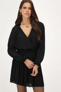 Zwarte Plissé Jurk Satijnen Look