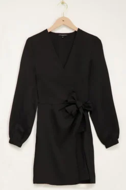 Zwarte Wikkeljurk Met Strik